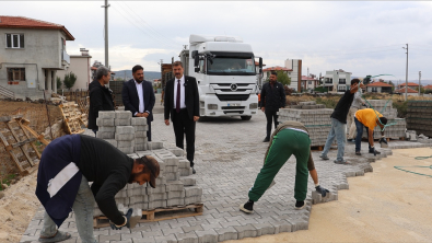 Kula’da taş döşeme seferberliği tüm hızıyla devam ediyor